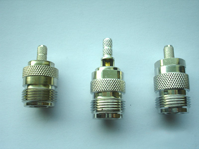 Ceiling antenna connector